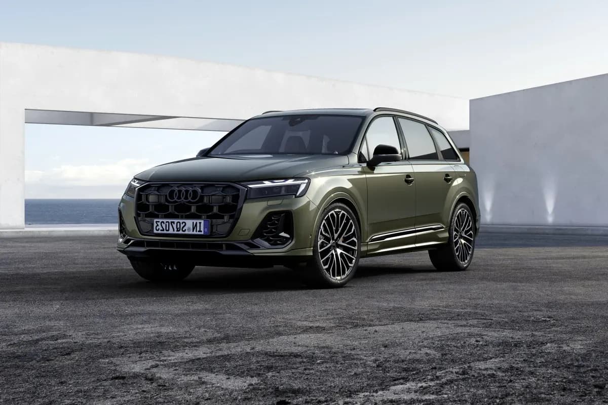 2026 Audi Q7 in District Green showing the new octagonal Singleframe grille and Matrix LED headlights