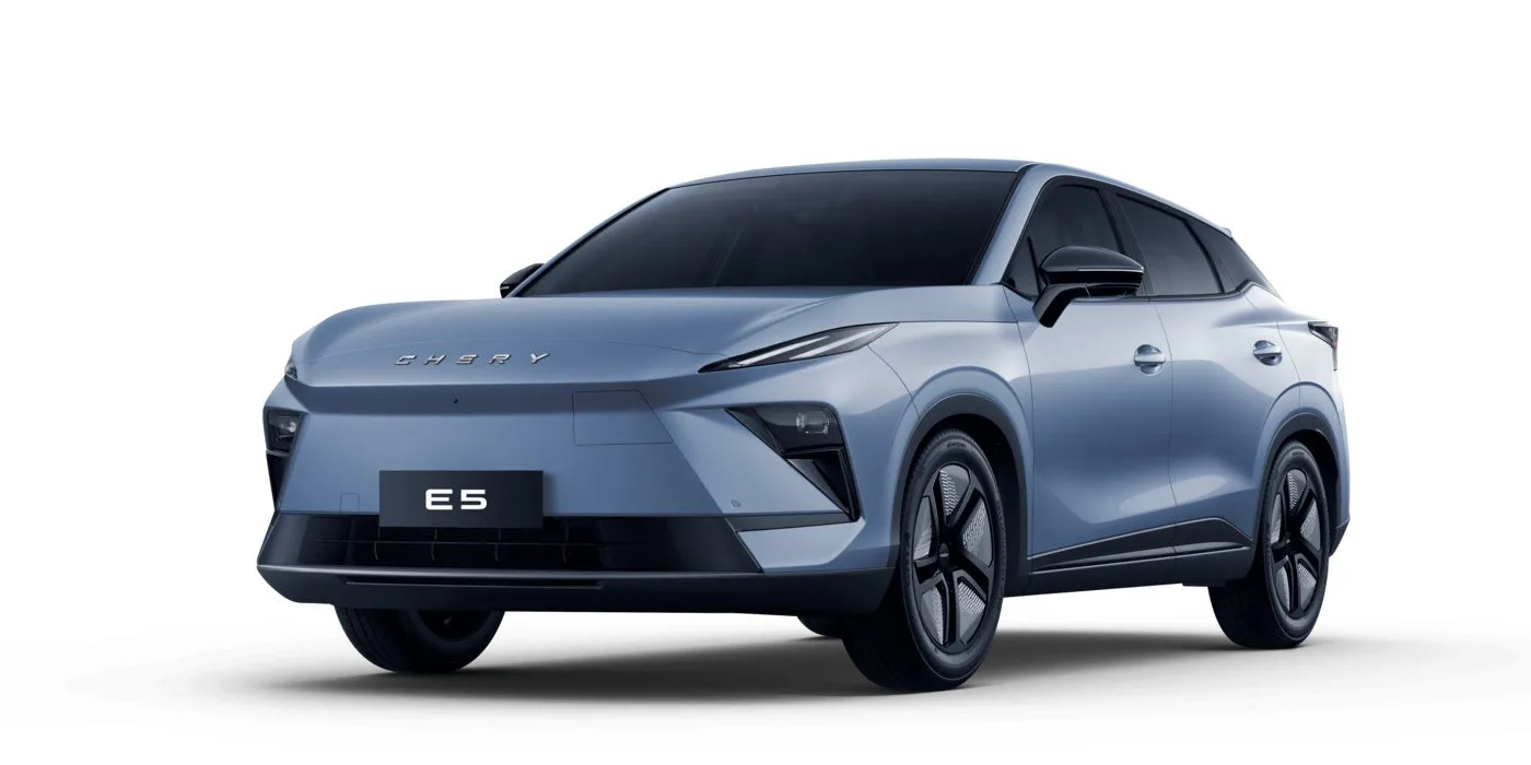 MY27 Chery E5 electric SUV in light blue, front three-quarter studio view