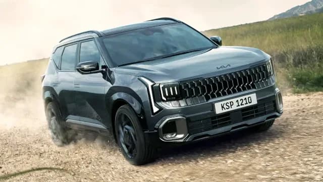 2027 Kia Seltos Hybrid front three-quarter in production trim