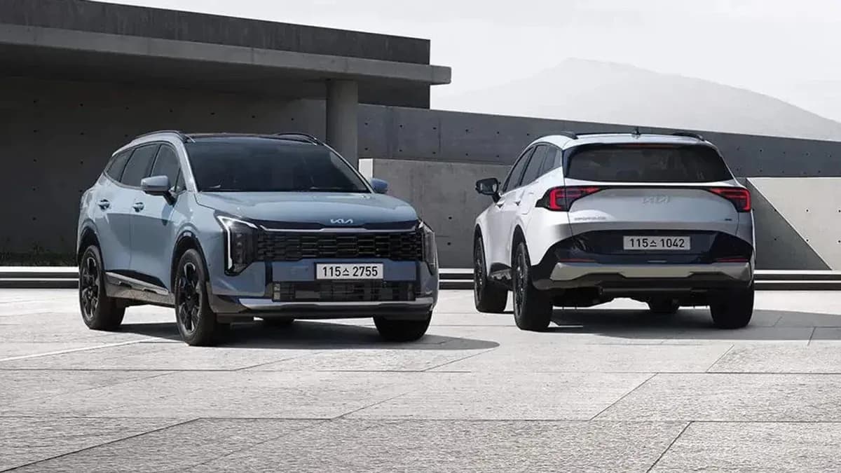 2026 Kia Sportage facelift front three-quarter exterior shot