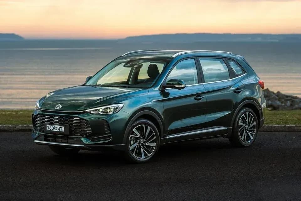 MG ZS small SUV front three-quarter