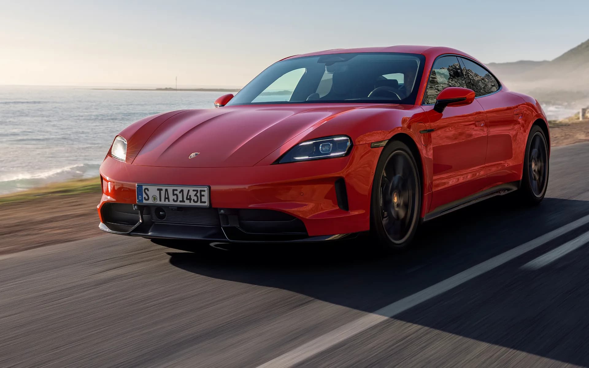 Porsche Taycan, the closest rival to the Polestar 5
