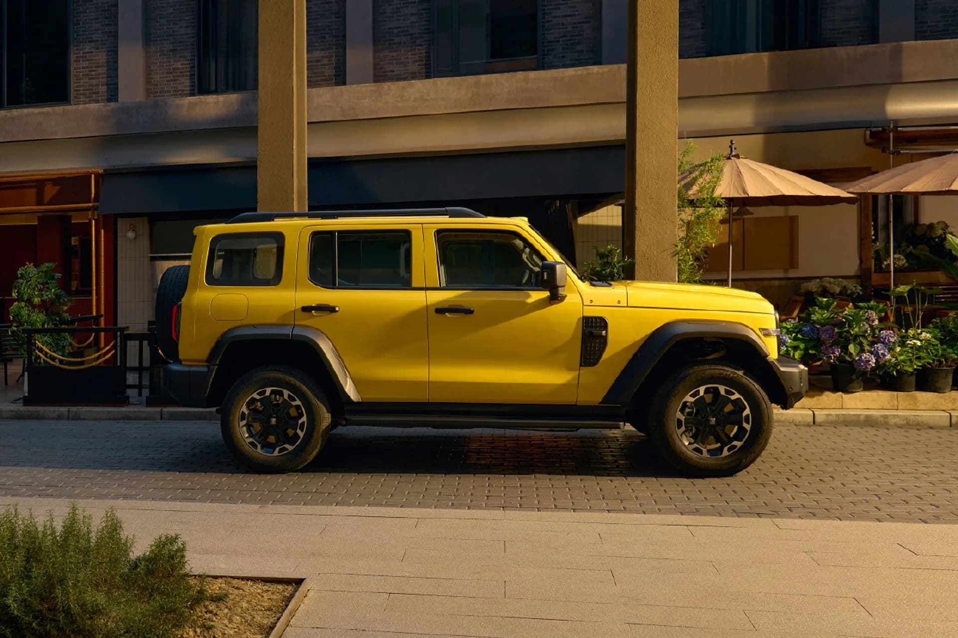 2027 GWM Tank 300 side profile showing the longer bonnet and stretched wheelbase