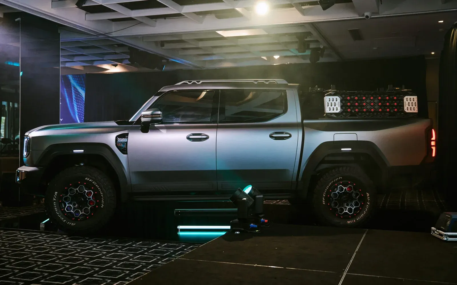 Chery Stockman dual-cab pickup profile showing tray and side proportions