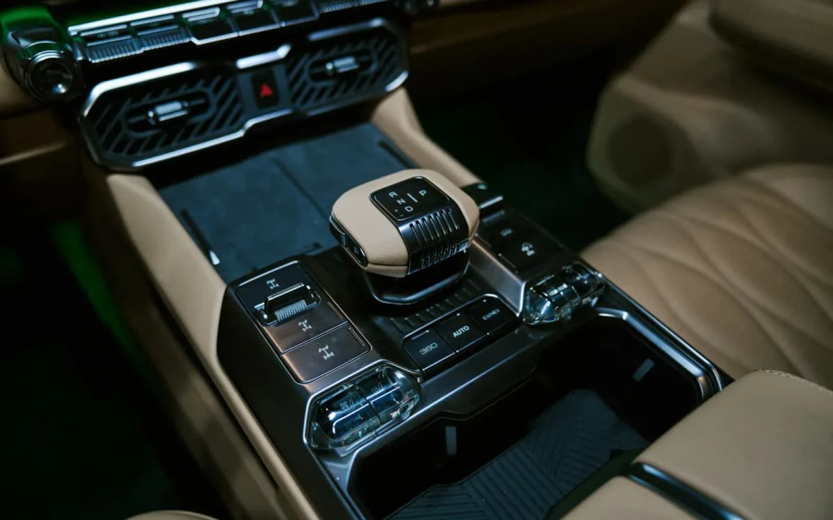 Chery KP31 centre console with chunky gear selector and 4WD toggle switches