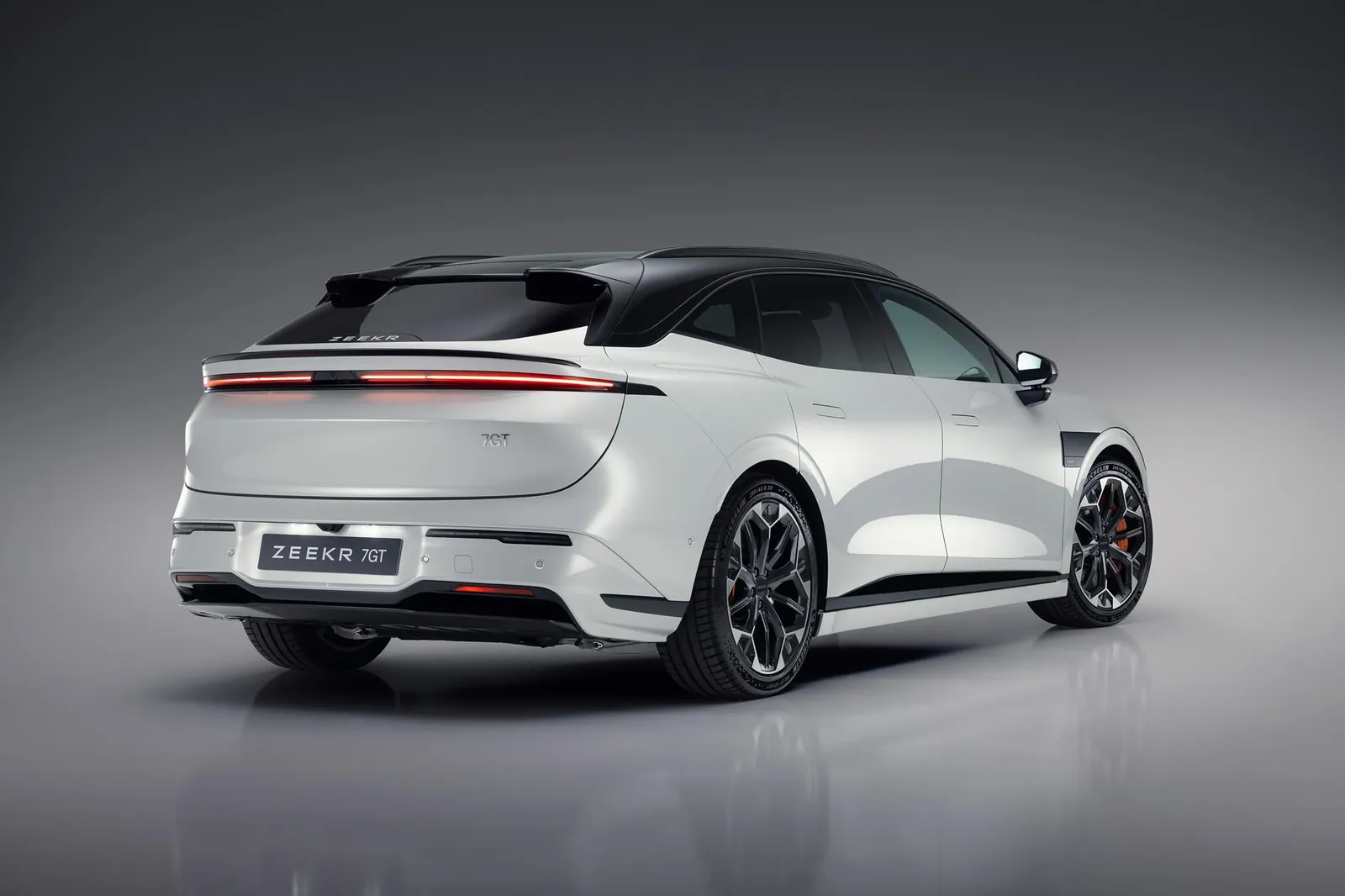 Zeekr 7GT rear three-quarter showing full-width light bar and shooting brake roofline