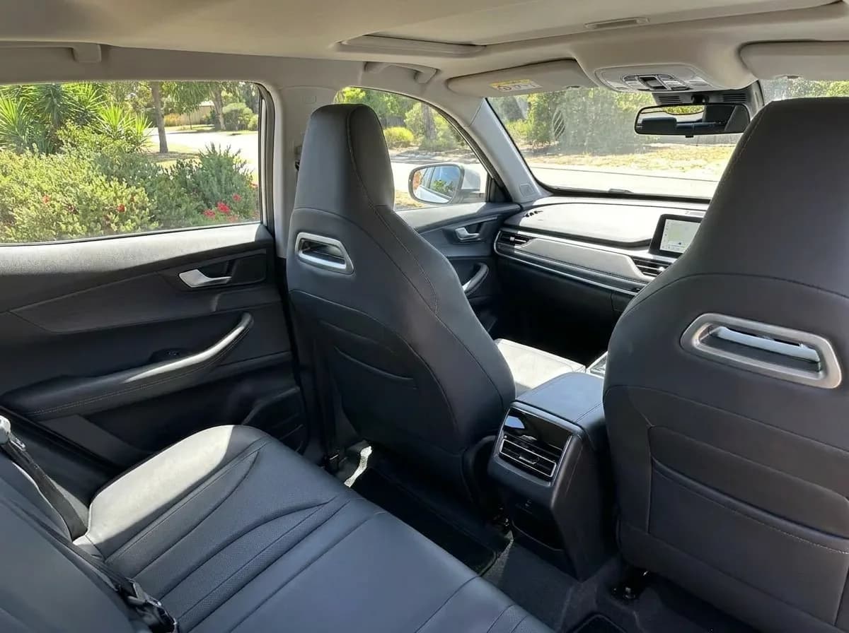 Chery Tiggo 4 rear seats showing legroom