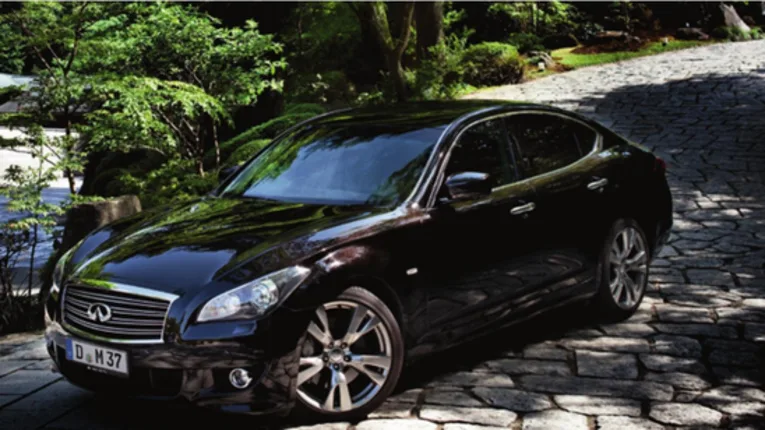 Infiniti Q70