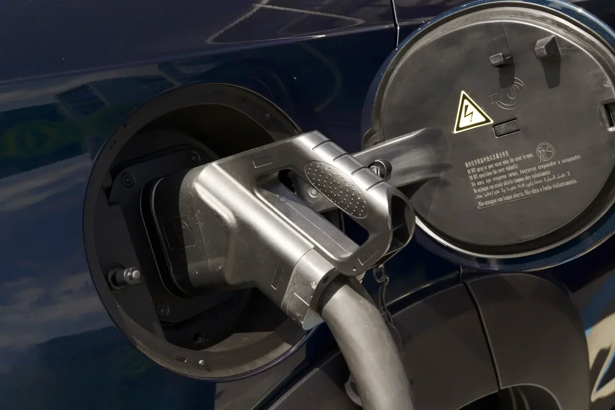 CCS2 DC charging plug connected to the GWM Haval H6GT Hi4 PHEV charging port